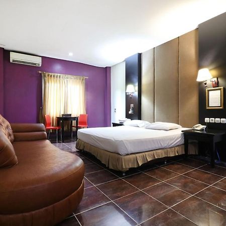 C'One Hotel Pulomas Jakarta Extérieur photo
