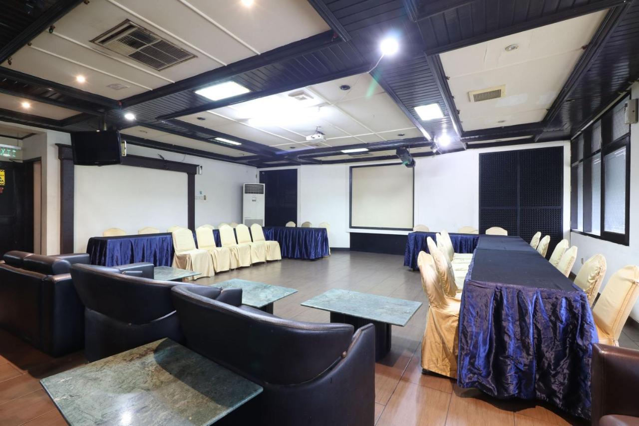 C'One Hotel Pulomas Jakarta Extérieur photo