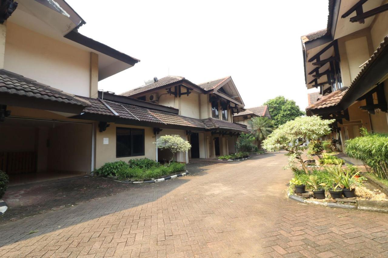C'One Hotel Pulomas Jakarta Extérieur photo