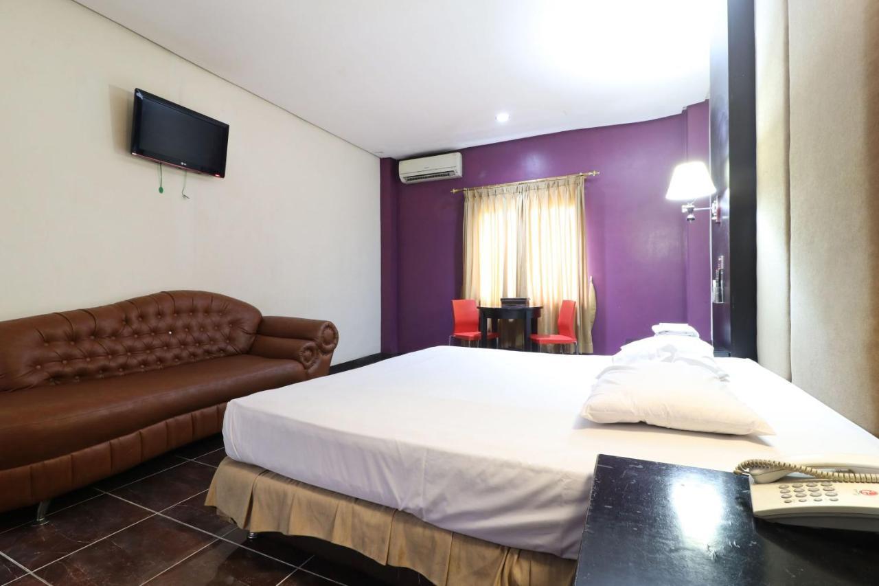 C'One Hotel Pulomas Jakarta Extérieur photo