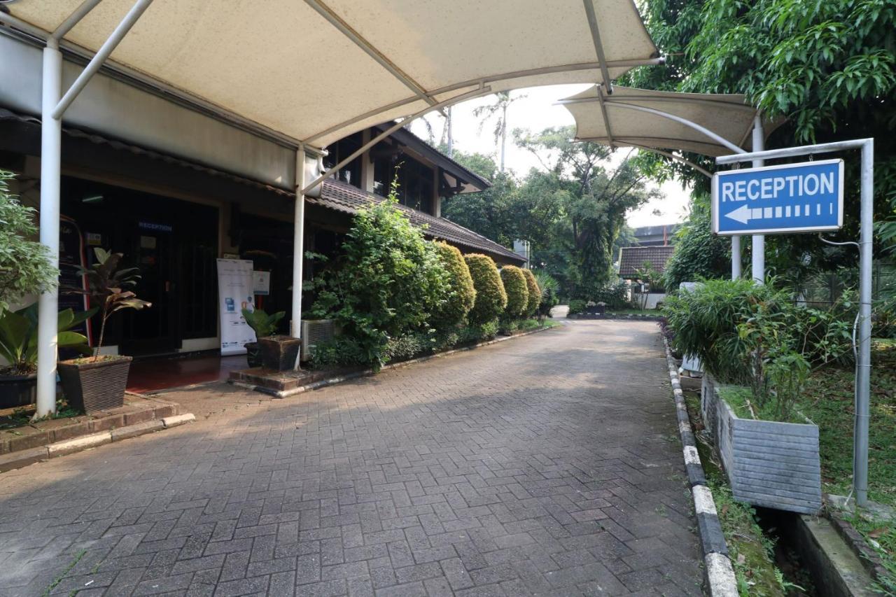 C'One Hotel Pulomas Jakarta Extérieur photo