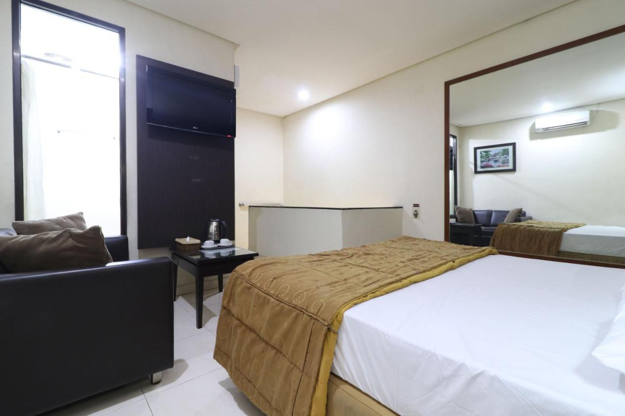 C'One Hotel Pulomas Jakarta Extérieur photo