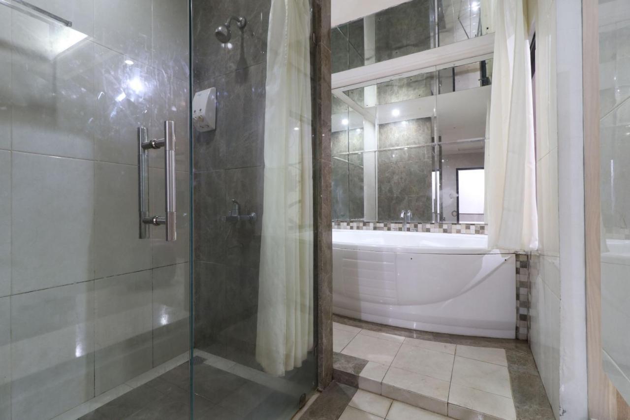C'One Hotel Pulomas Jakarta Extérieur photo