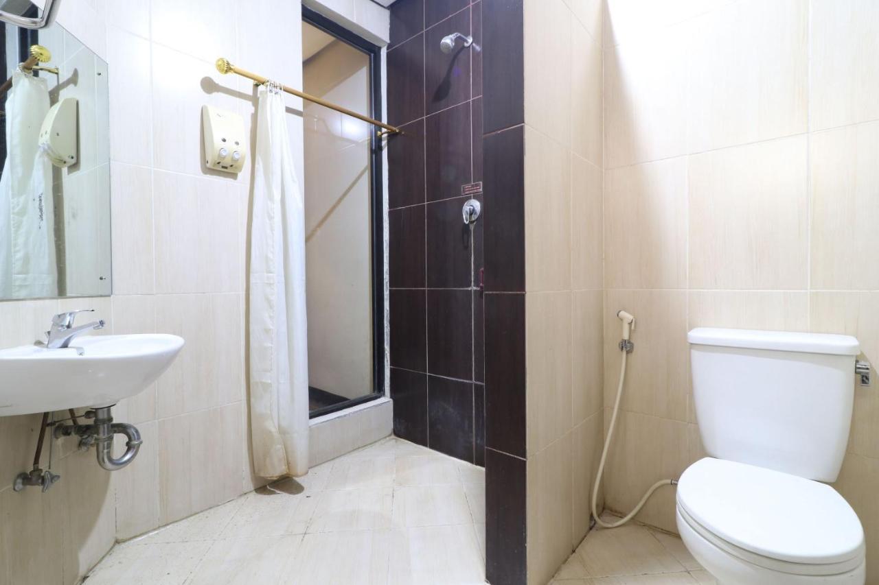C'One Hotel Pulomas Jakarta Extérieur photo