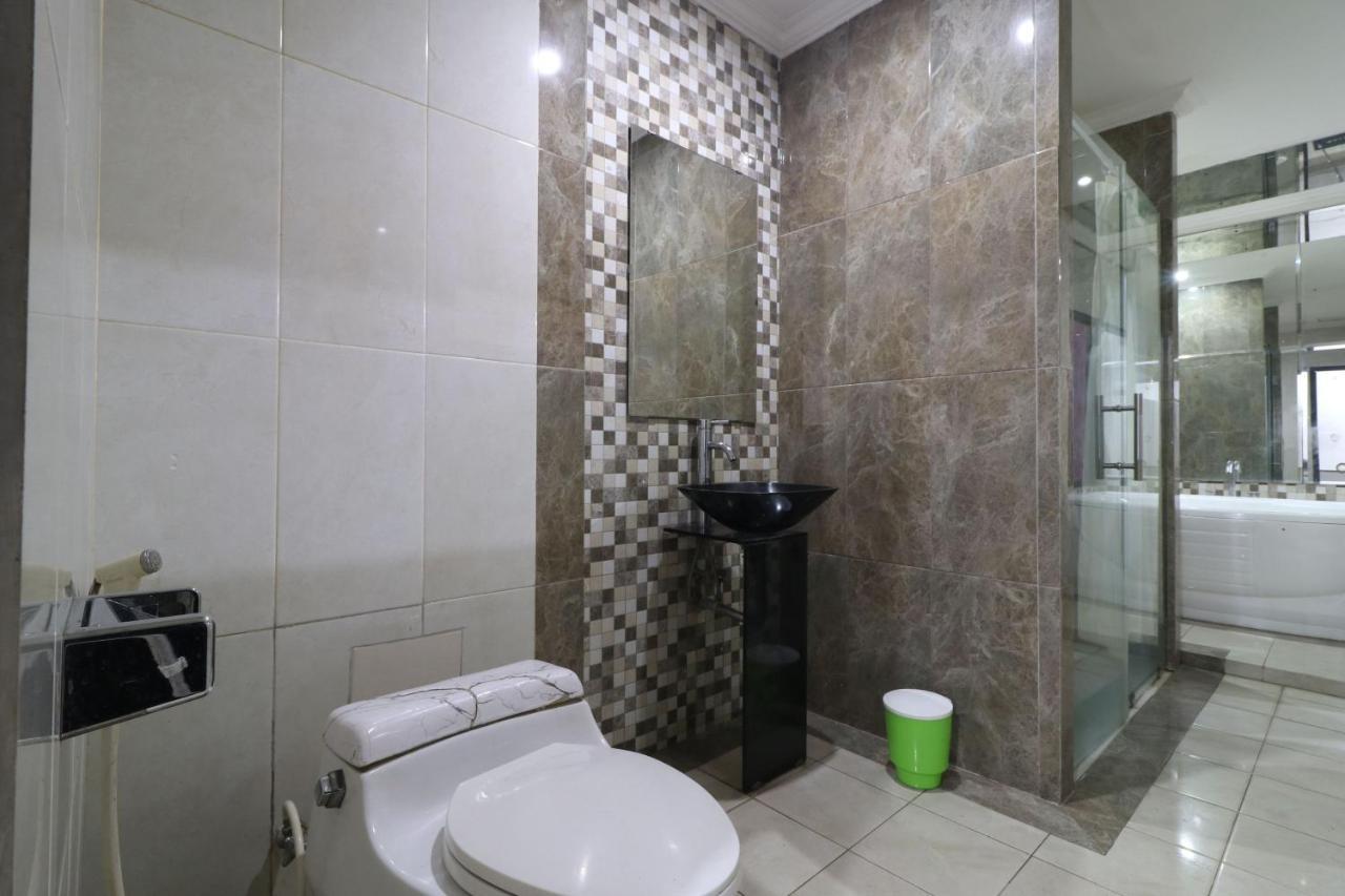 C'One Hotel Pulomas Jakarta Extérieur photo